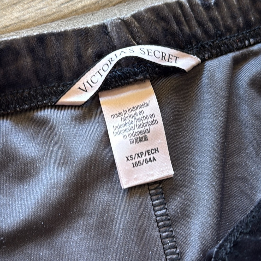 Victoria’s Secret Velvet Sleep Shorts - Picture 3 of 4